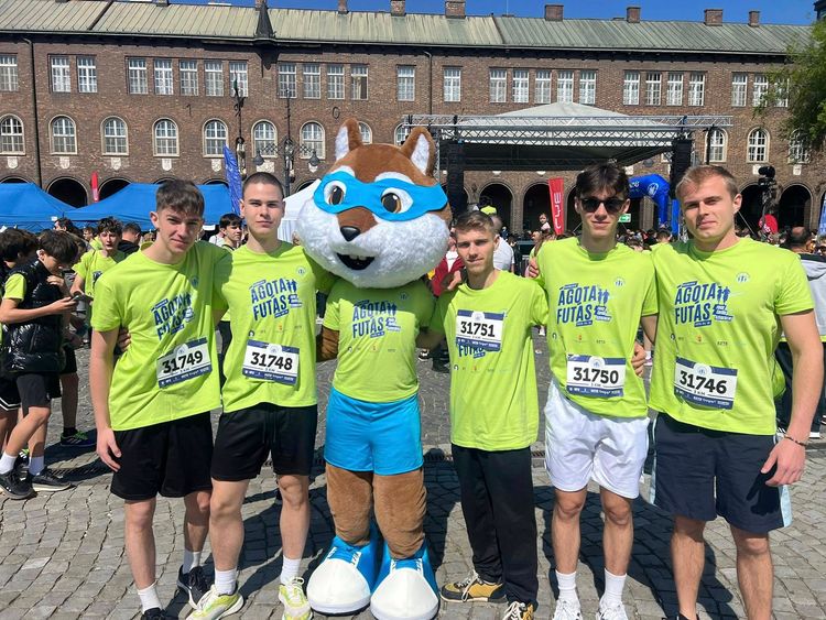 Jótékonysági futáson a Pollák